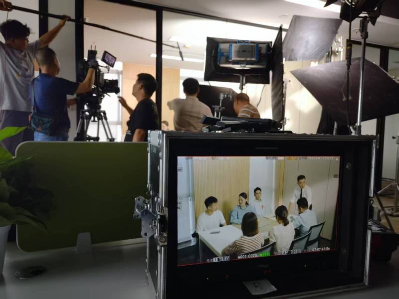靖远县TVC拍摄公司：科技产品视觉化大师，诠释未来感与功能美学